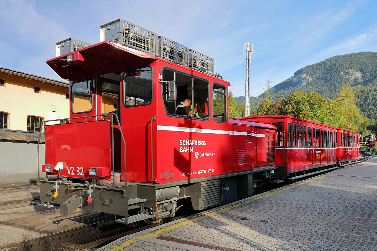 Locomotive VZ 32 and carriages at the Schafbergbahn valley station in St. Wolfgang.
