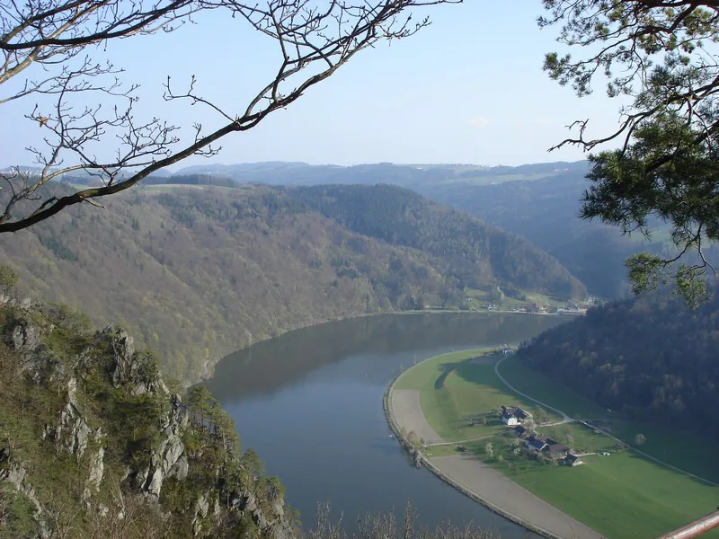 The Schlögener Schlinge seen from the Steiner Felsen above the Danube.