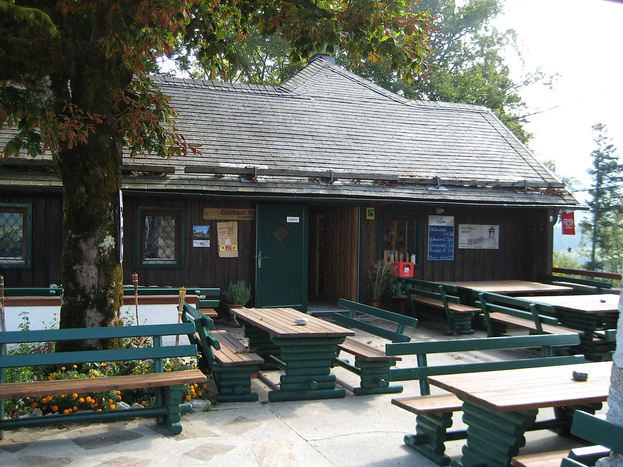 The Berggasthof inn and its terrace tables on the Siriuskogl in Bad Ischl.