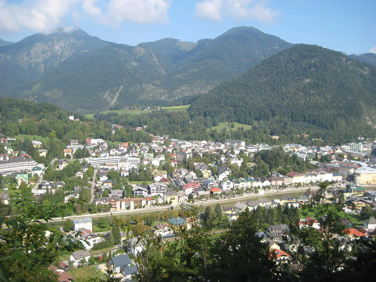 Bad Ischl and the surrounding mountains seen from the Siriuskogl lookout.
