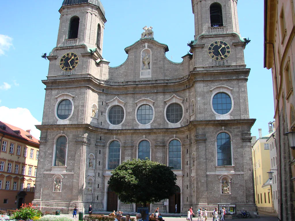 Venue view: facade of Innsbruck's Dom zu St. Jakob (Innsbruck Cathedral).