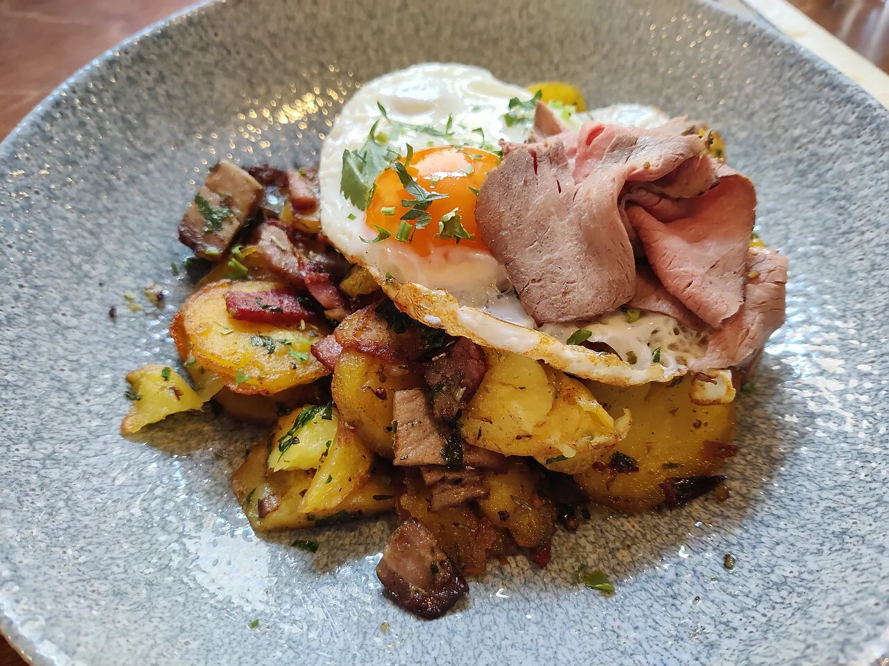 Tiroler Gröstl with a fried egg at a restaurant in Innsbruck.