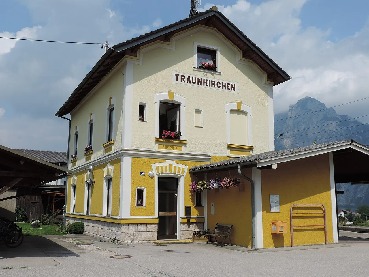 Traunkirchen's railway station building in Upper Austria.