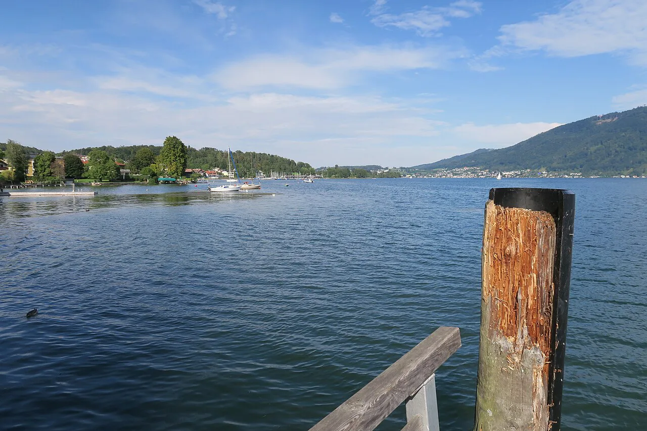 The Traunsee looking north from the jetty at Altmünster.