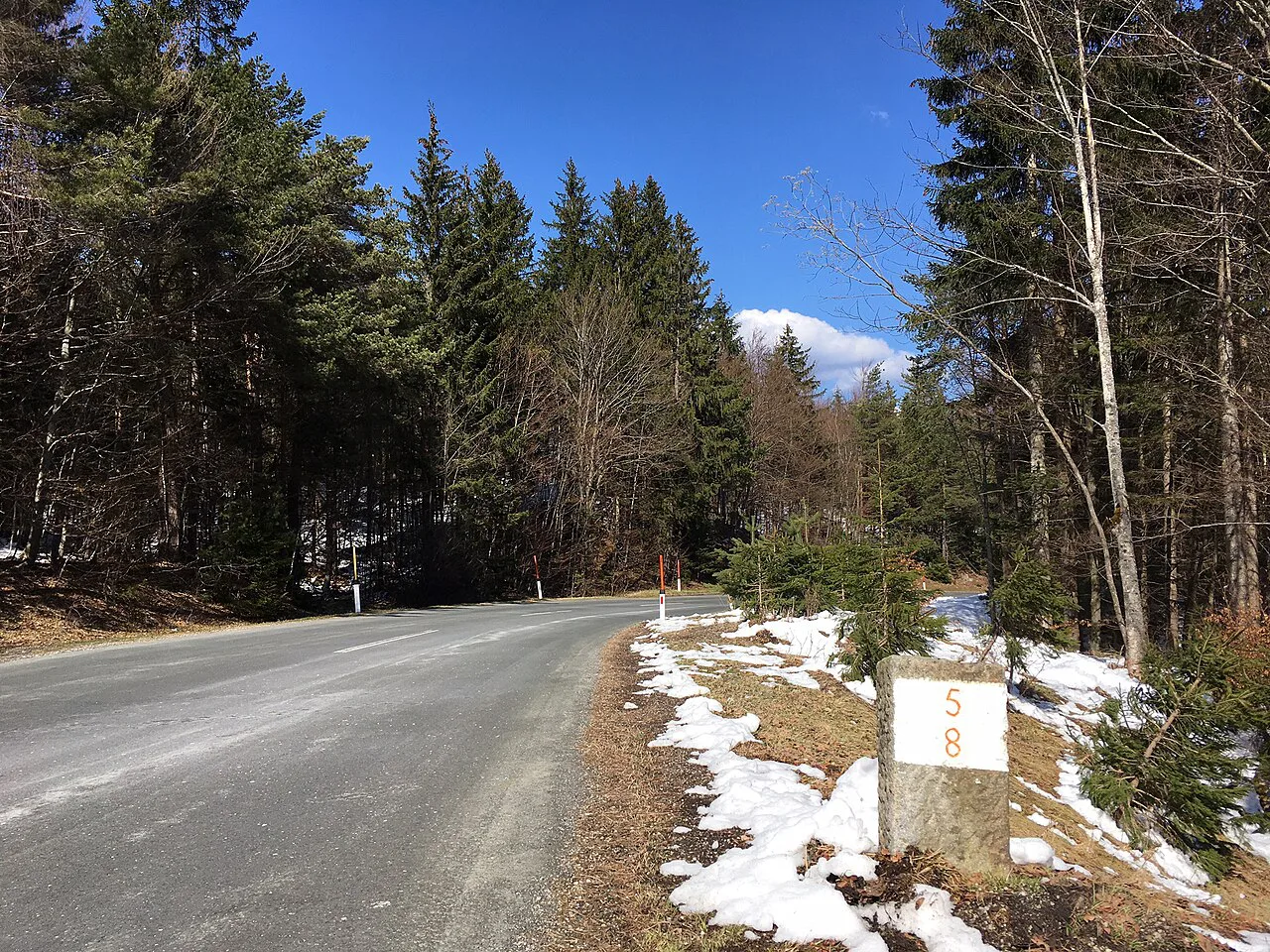 The Villacher Alpenstraße at the Storfhöhe in the Dobratsch Nature Park.