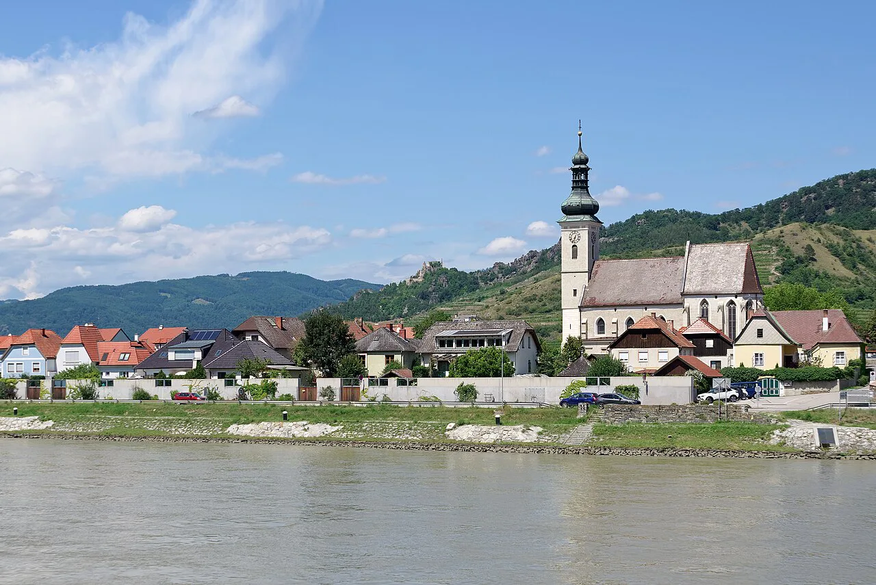 Unterloiben and its parish church on the banks of the Danube in the Wachau.