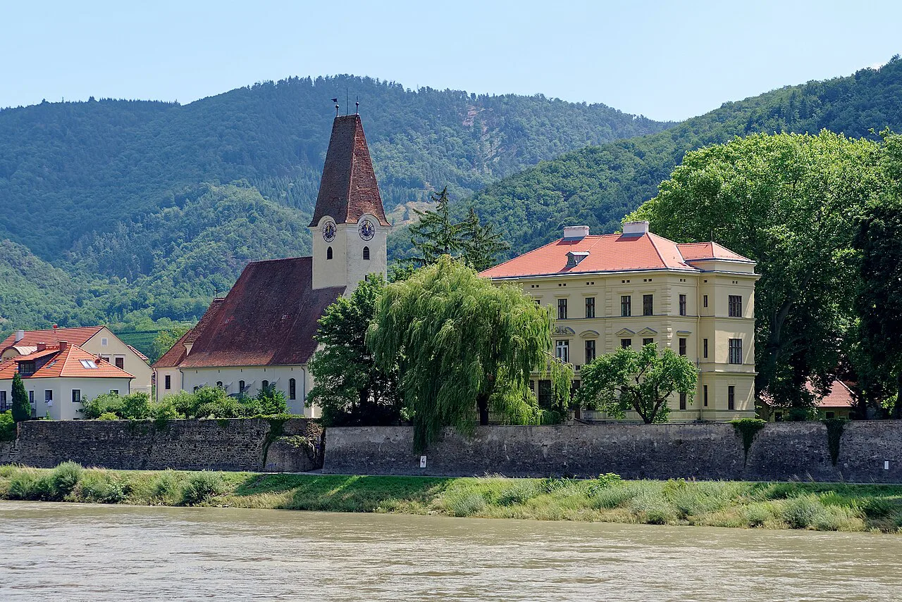 Hofarnsdorf parish church and castle beside the Danube in the Wachau.