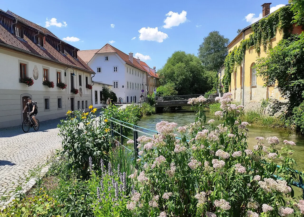 Flowering banks along the Wehrgraben canal in Steyr.
