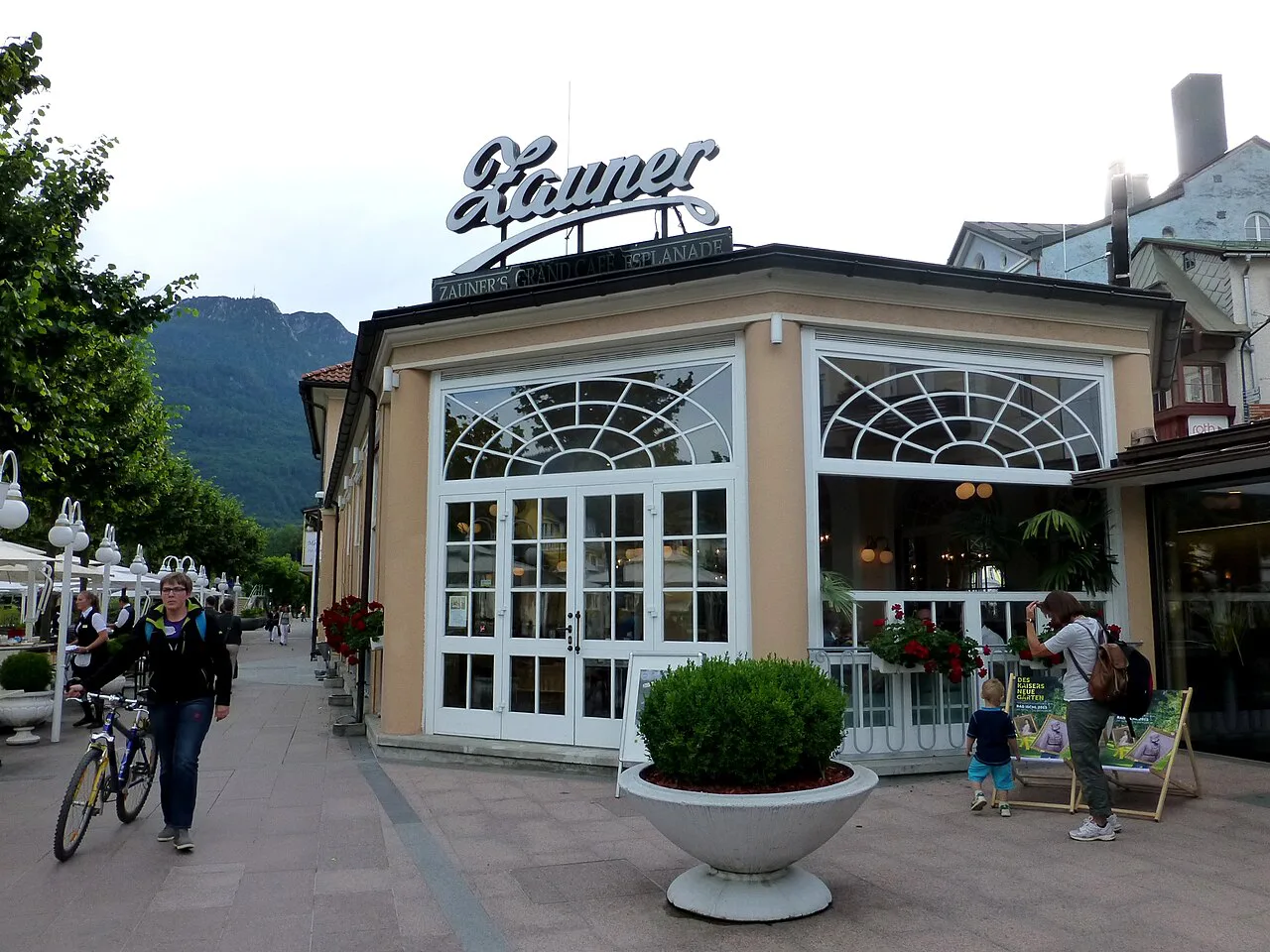 Café Zauner's pavilion on the Esplanade in Bad Ischl.